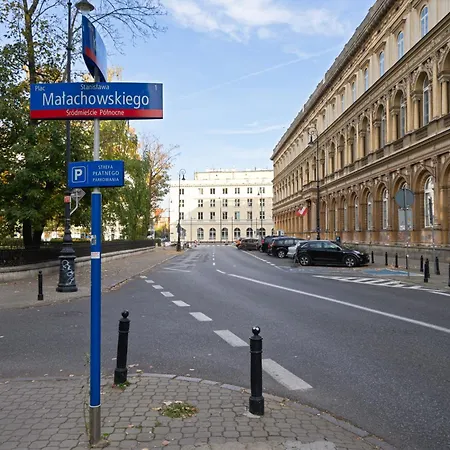 Close - - Center - Great Location - Kredytowa * Warszawa